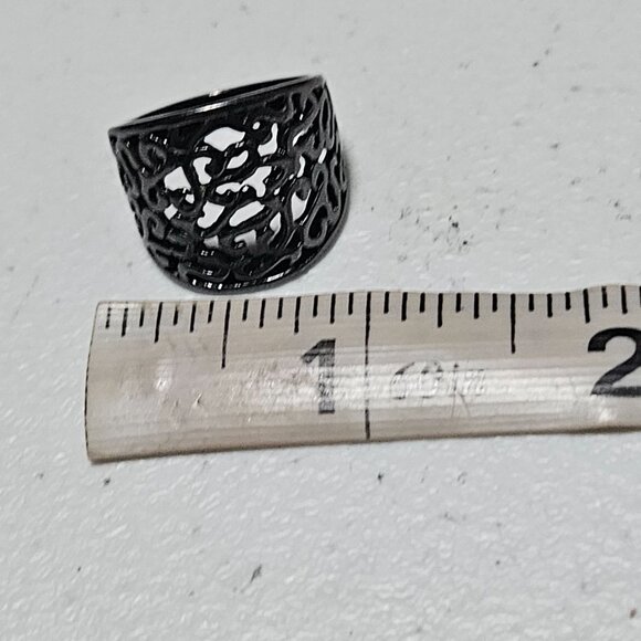 Openwork Black Stainless Steel Fashion Ring Size 7.5 Statement Jewelry Women - Picture 3 of 3